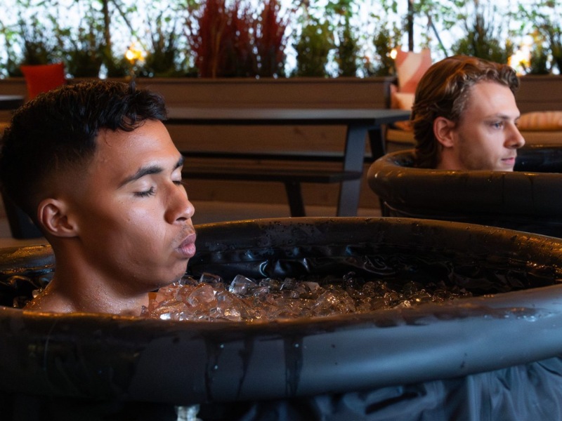 Dompel jezelf onder in een IJsbad.